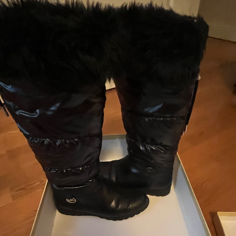 Michael Kors boots with faux fur . Worn size 7 1/2. - Picture 3 of 5